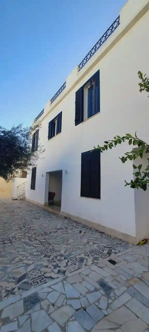 Une Belle Villa à Cite El Korniche 1 - Vue 2