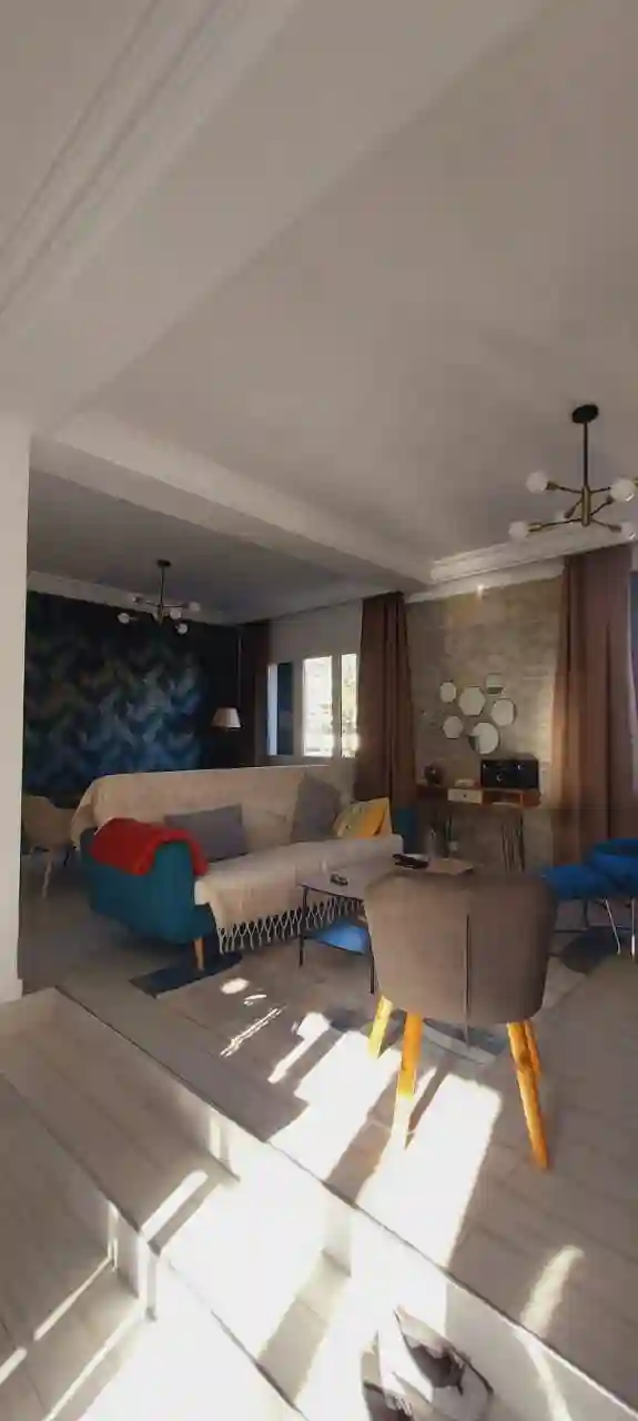 Une Belle Villa à Cite El Korniche 1 - Vue 3