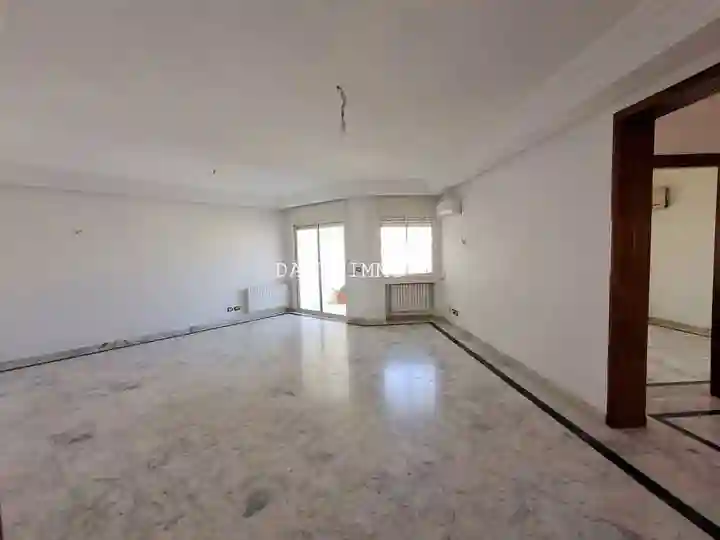 Appartement s4 à Ennasr à Cite Ennasr 2 - Vue 4