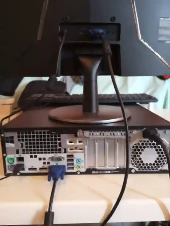 HP Elitedesk 705 G1 SFF AMD A8 - 8Go RAM 480go SSD Windows 10 - Vue 6
