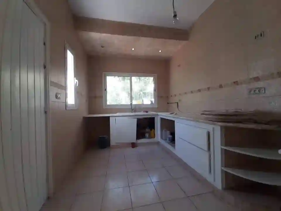 Joli Villa à Cité Ennouzha Ariana à Cite Ennouzha - Vue 4
