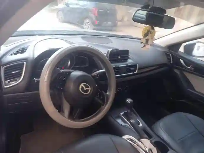 Mazda 3 - Vue 3