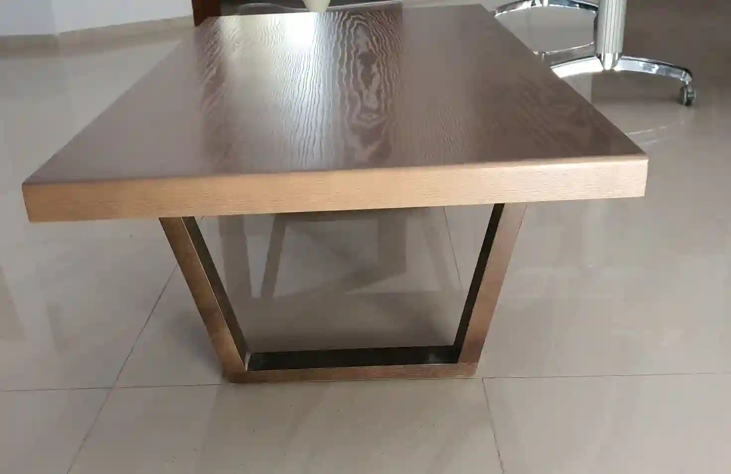 Table Basse et Meubles Bois Massif Divers à Ariana Ville - Vue 1