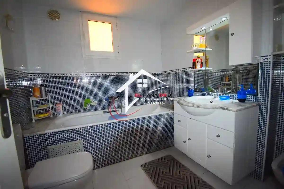 Villa sur Deux Étages à Ksar Hlel a Vendre