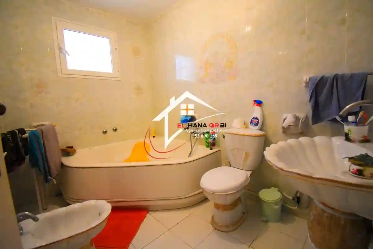 Villa sur Deux Étages à Ksar Hlel a Vendre - Vue 3