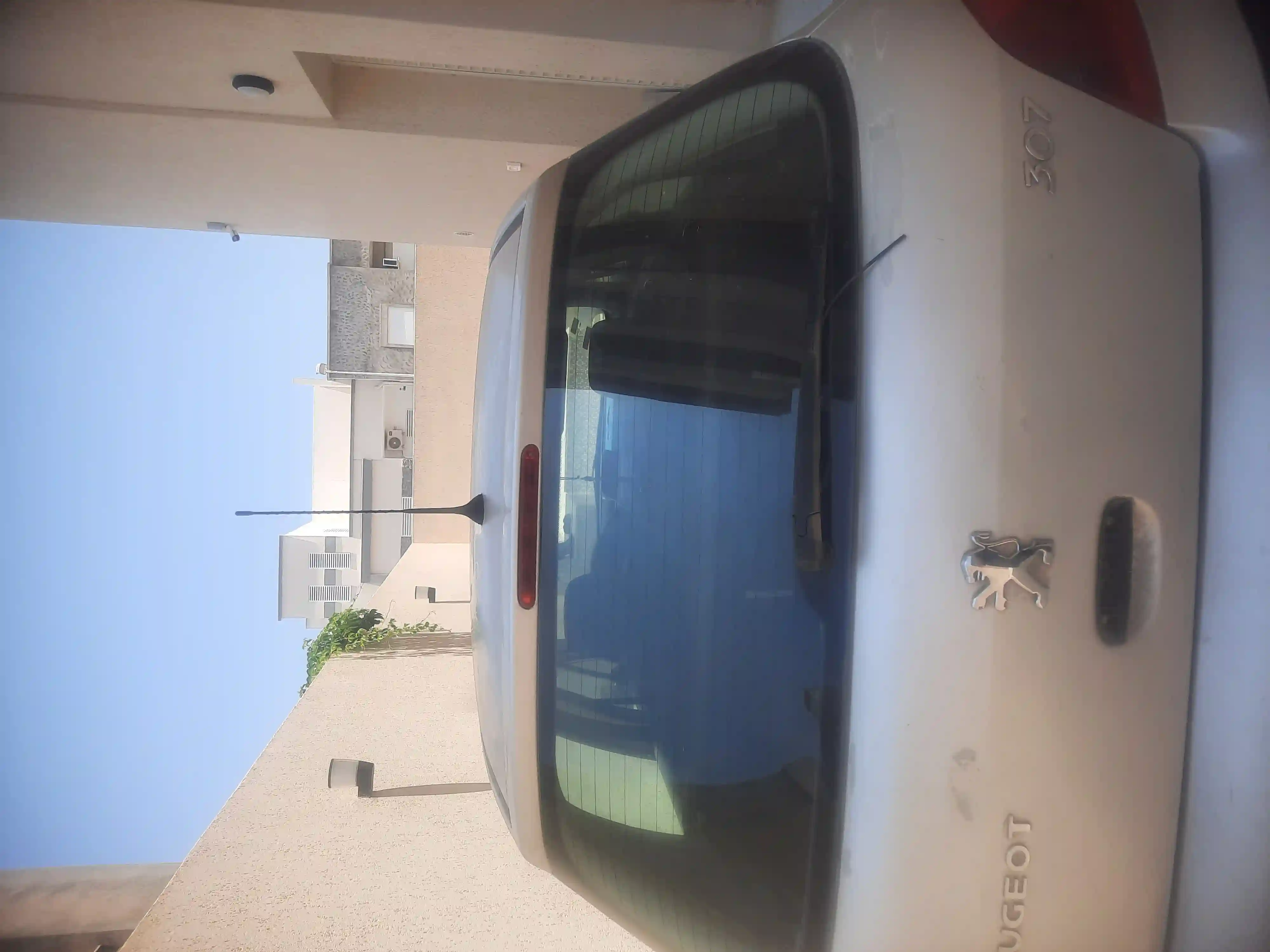 Voiture Peugeot 307 en bon Etat à El Mourouj - Vue 2