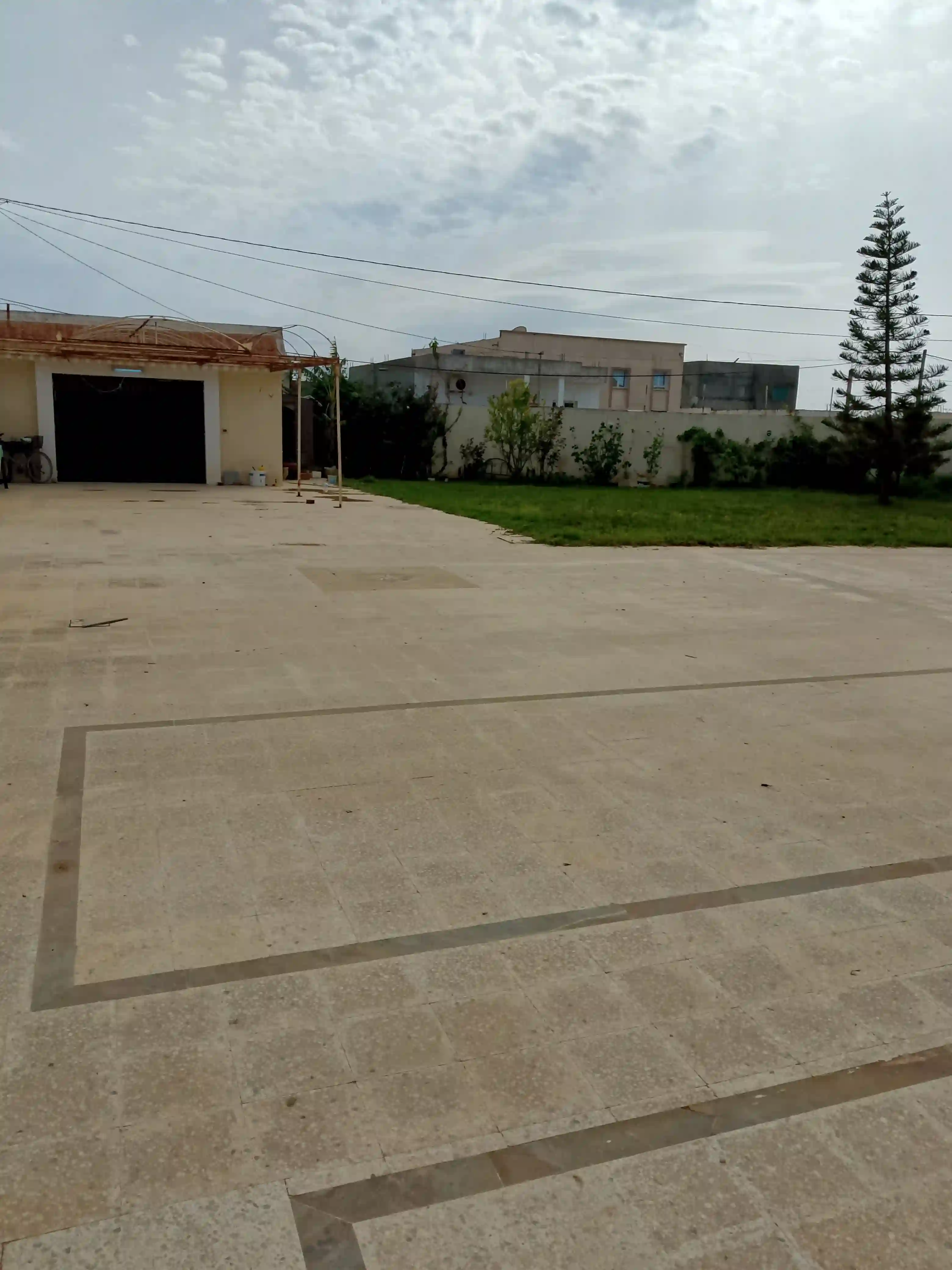 Villa Neuve sur 1050 m2 de Terrain à Raoued