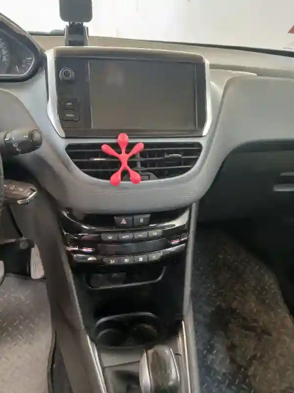 Peugeot 208 Essence 2018 - Vue 2