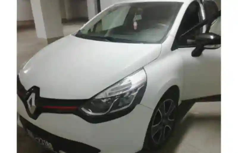 Renault Clio Essence 2015 - Vue 3