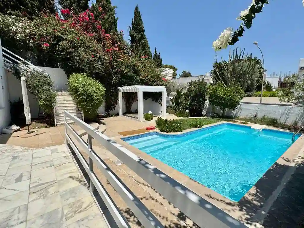 Une Villa s4 Avec Piscine à el Manar à El Manar 1
