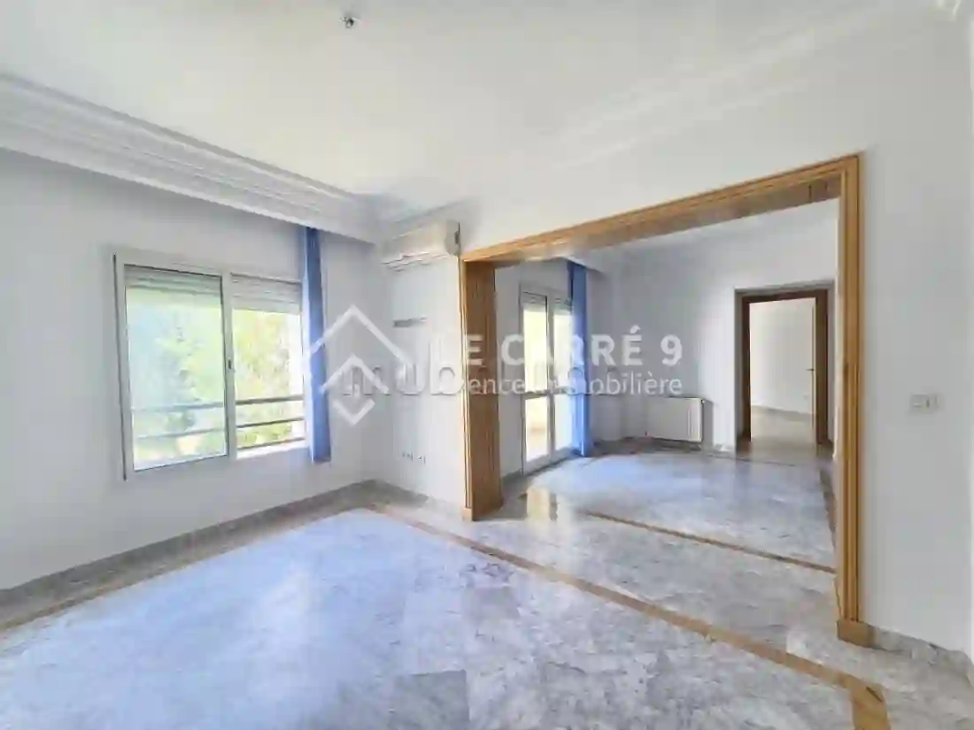 A Louer un S1 de 90m2 au Lac 2
