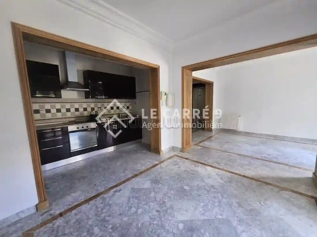 A Louer un S1 de 90m2 au Lac 2 - Vue 1