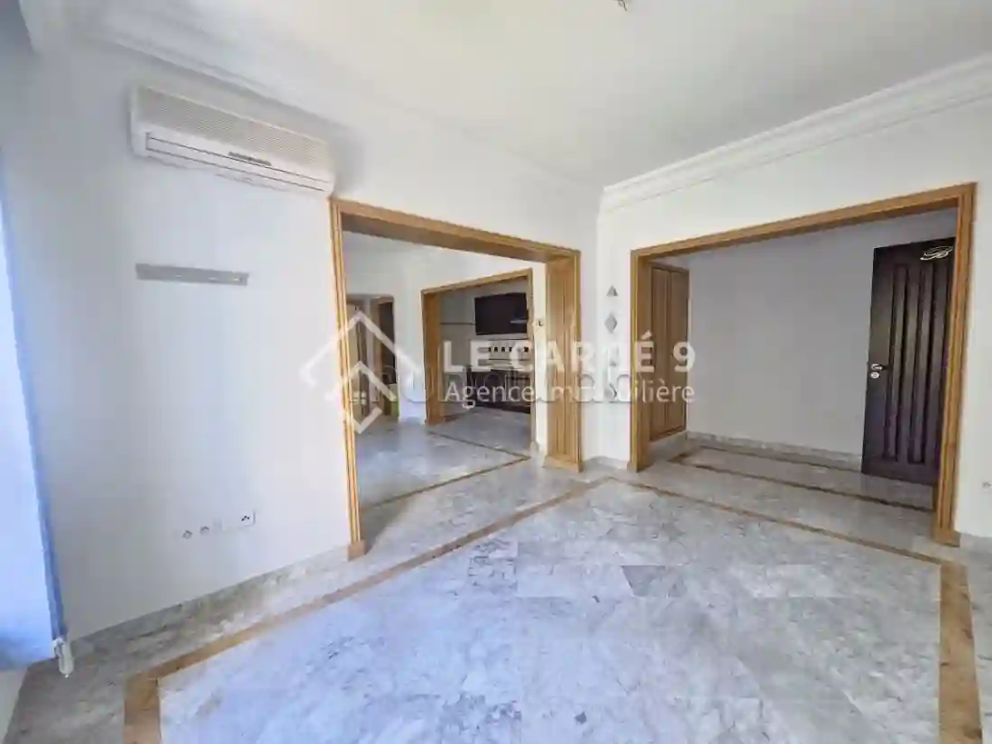 A Louer un S1 de 90m2 au Lac 2 - Vue 3