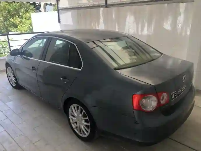 Volkswagen Jetta - Vue 2