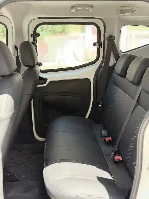 Fiat Doblo Essence 2018 - Vue 3