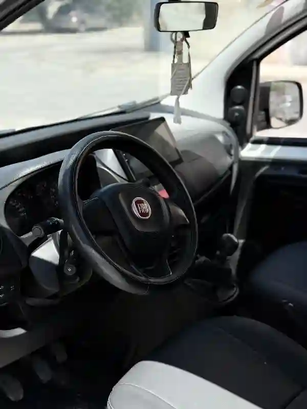 Fiat Doblo Essence 2018 - Vue 4