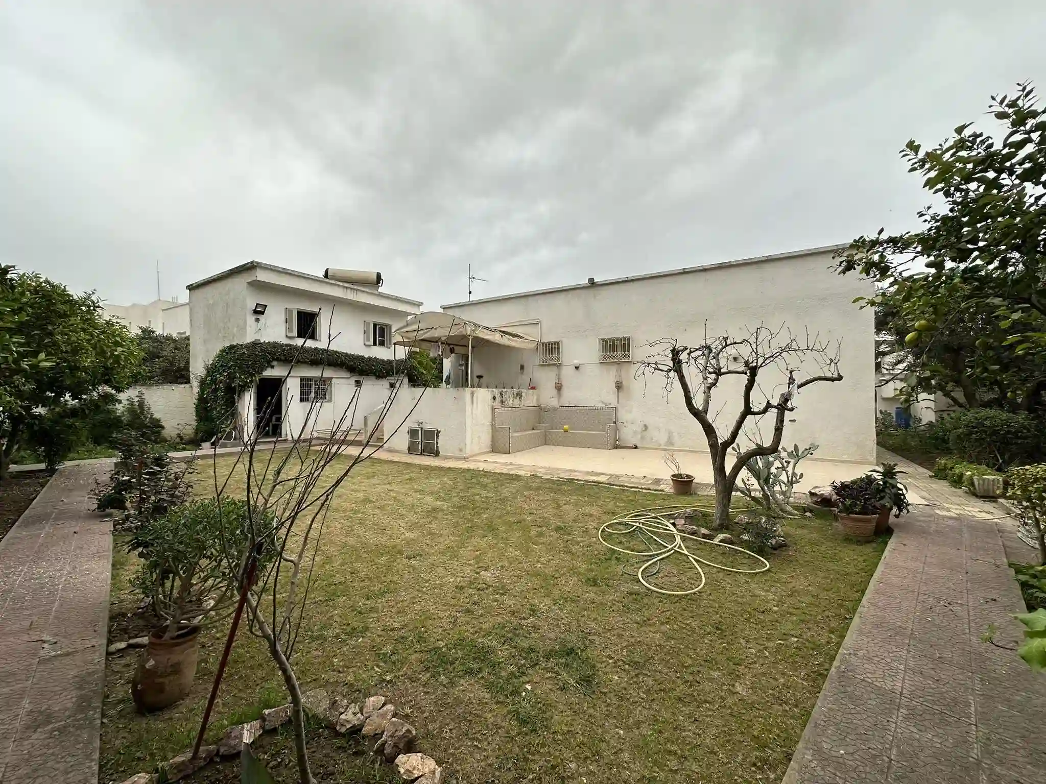 Villa Avec Jardin sur un Terrain de 800 à Ariana à Ariana