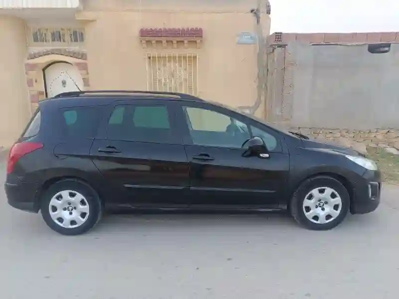 Peugeot 308 SW - Vue 3