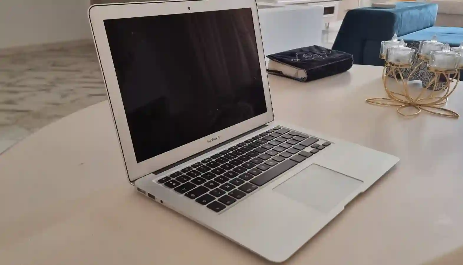 Apple Macbook Air 72 - Intel Core I5-5250u - 8GB RAM - 120gb SSD - Vue 1