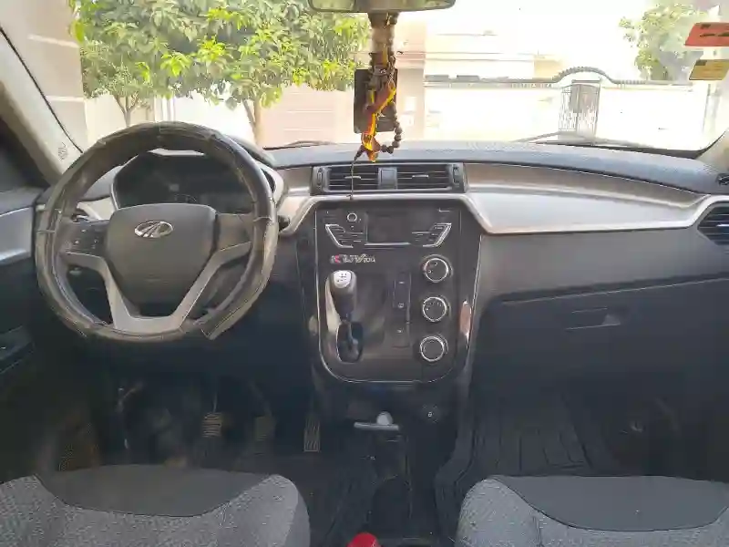 Mahindra KUV 100 Essence 2020 - Vue 3