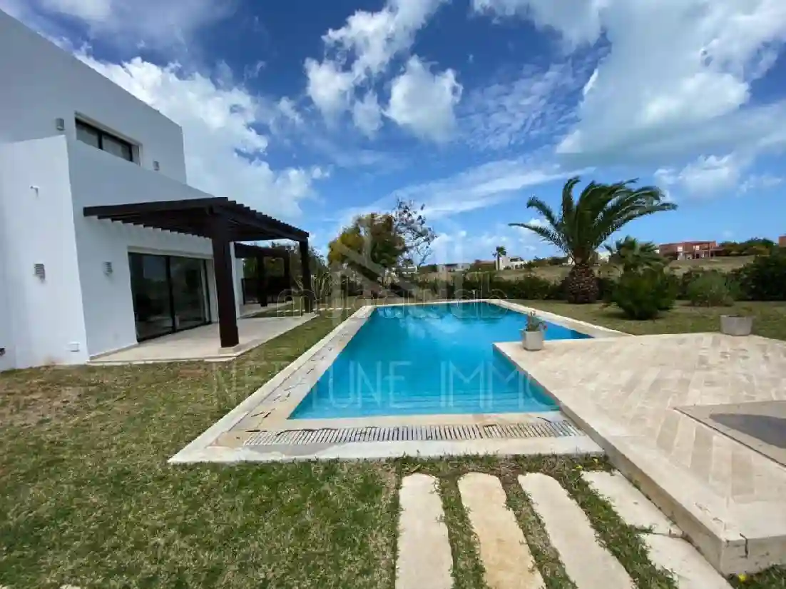 A Louer Villa Avec Piscine à Gammarth - Vue 2