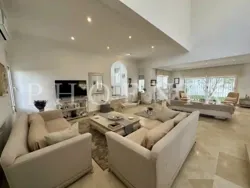 Villa S3 Avec Piscine à Gammarth