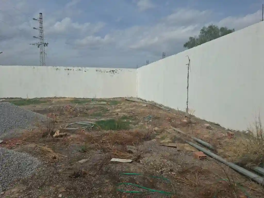 À Louer Dépôt 1000 m² Avec Grande Cour à Khlidia – Idéal - Vue 3