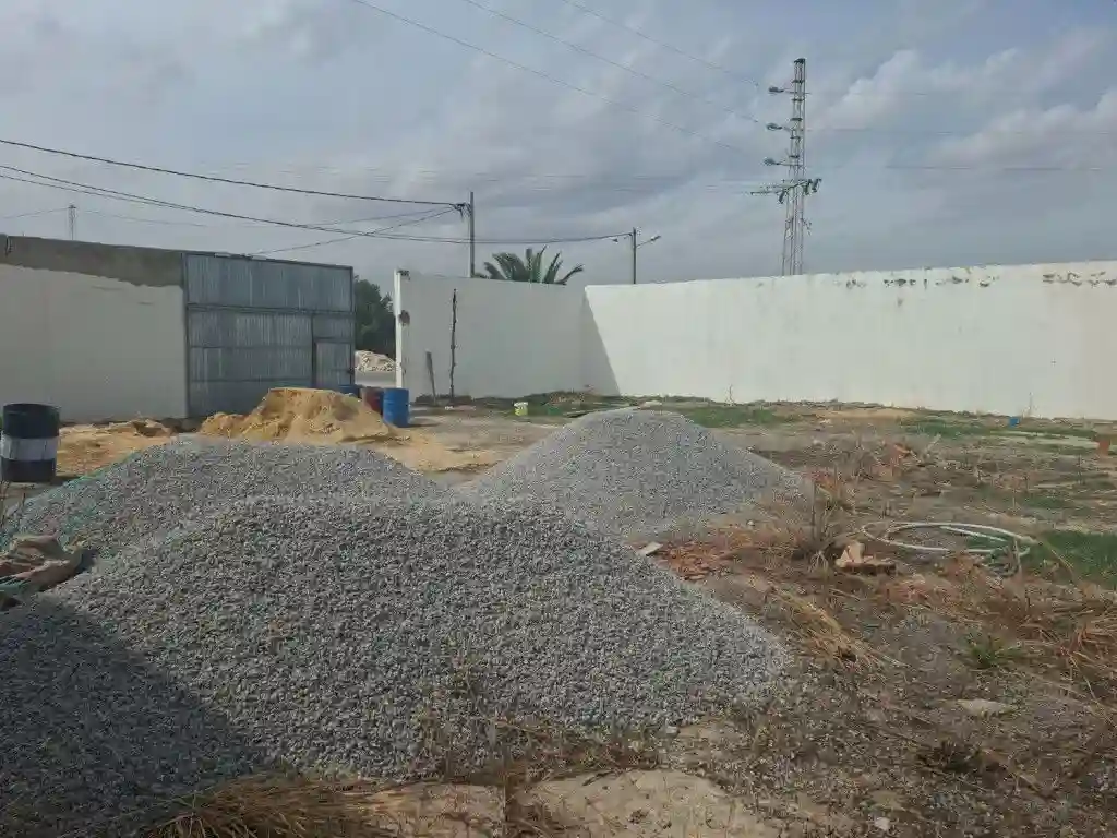À Louer Dépôt 1000 m² Avec Grande Cour à Khlidia – Idéal - Vue 4