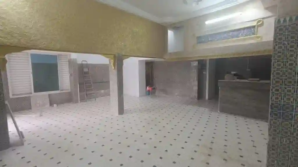 À Vendre – Local Commercial de 150 m² Avec Terrasse Idéal Pour s - Vue 5