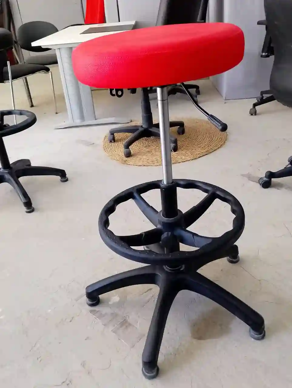 Tabouret Assis Debout - Vue 1