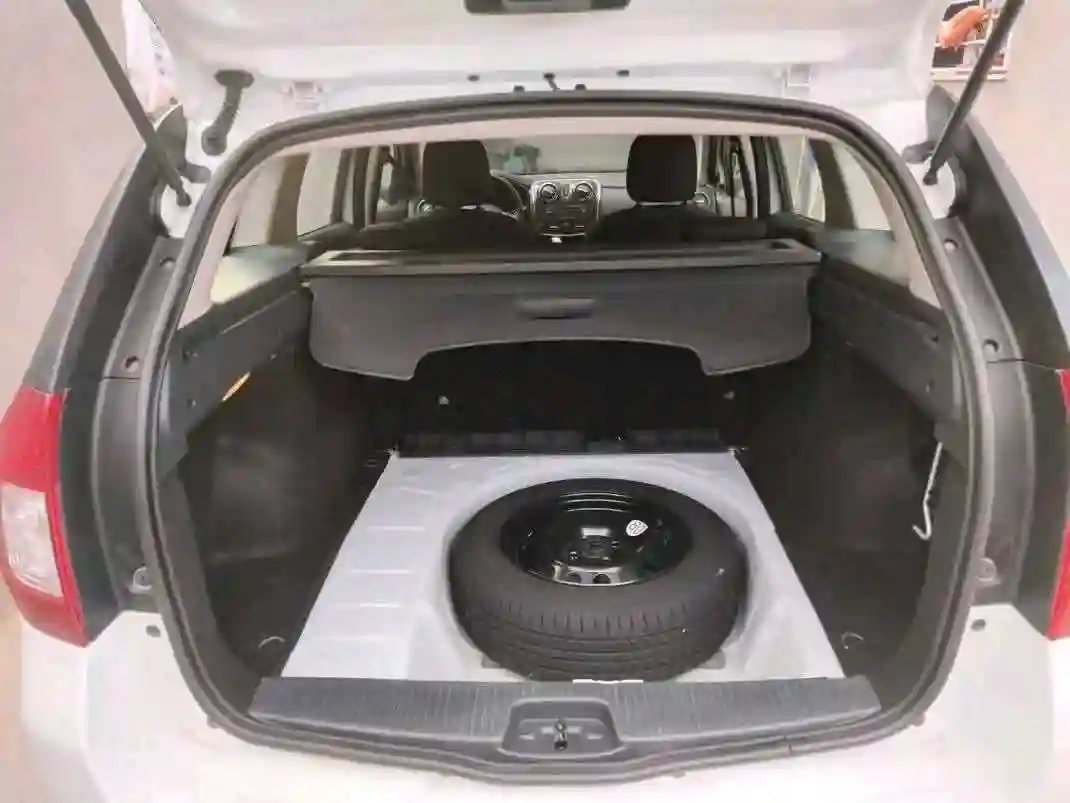 Dacia Logan MCV Première Main EN État Neuf - Vue 8