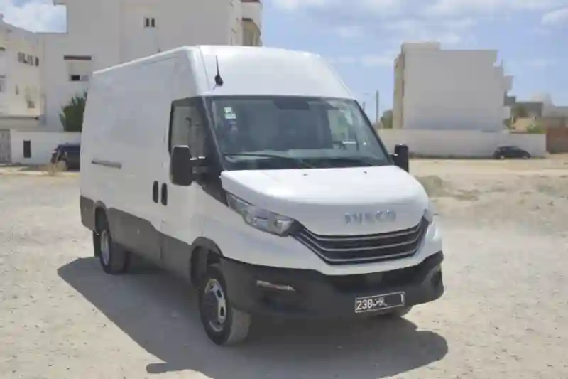 Vendre Voiture Iveco Daily Diesel 2023 - Vue 1