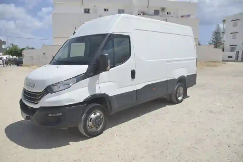 Vendre Voiture Iveco Daily Diesel 2023 - Vue 5