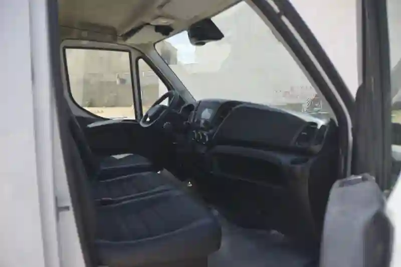 Vendre Voiture Iveco Daily Diesel 2023 - Vue 6