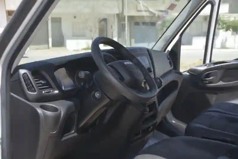 Vendre Voiture Iveco Daily Diesel 2023 - Vue 8