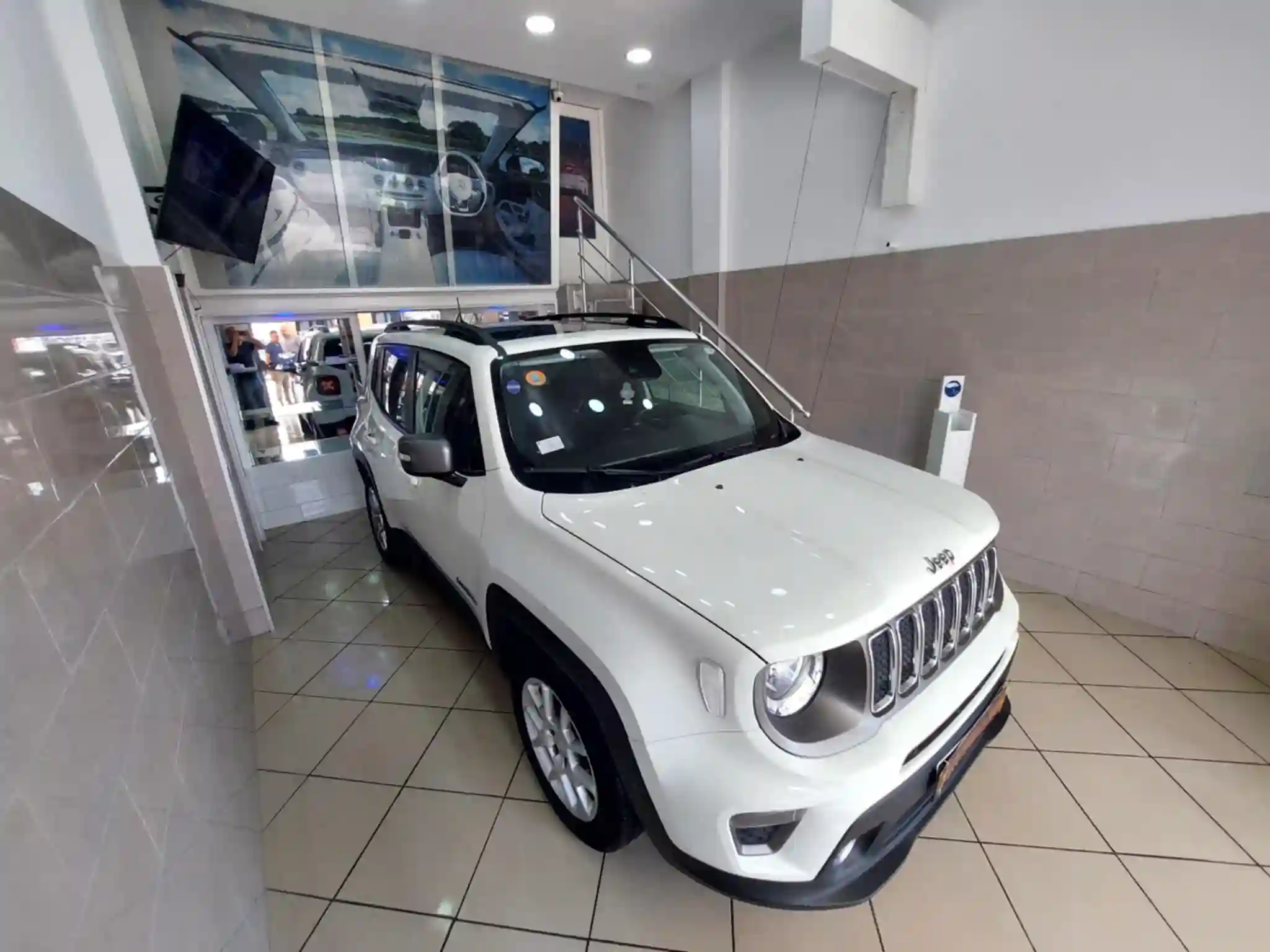 Jeep Renegade 14 Turbo 4x2 Limited BVA - TEL 98479647-21140009 - Vue 3