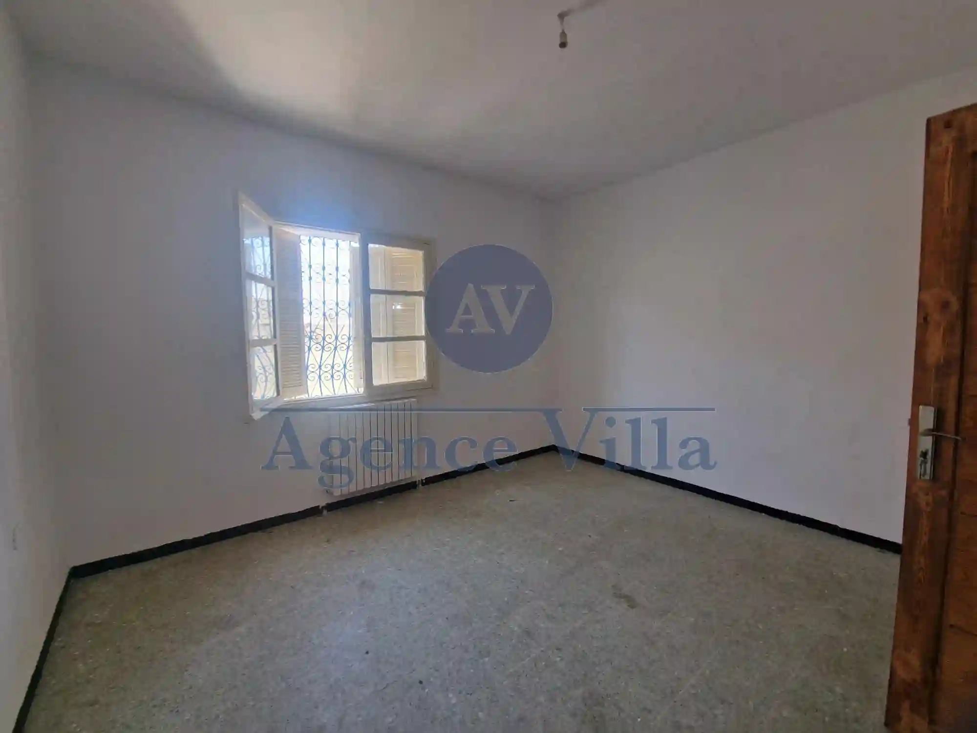 Une Villa sur Deux Niveaux à Borj Louzir à Borj Louzir - Vue 1