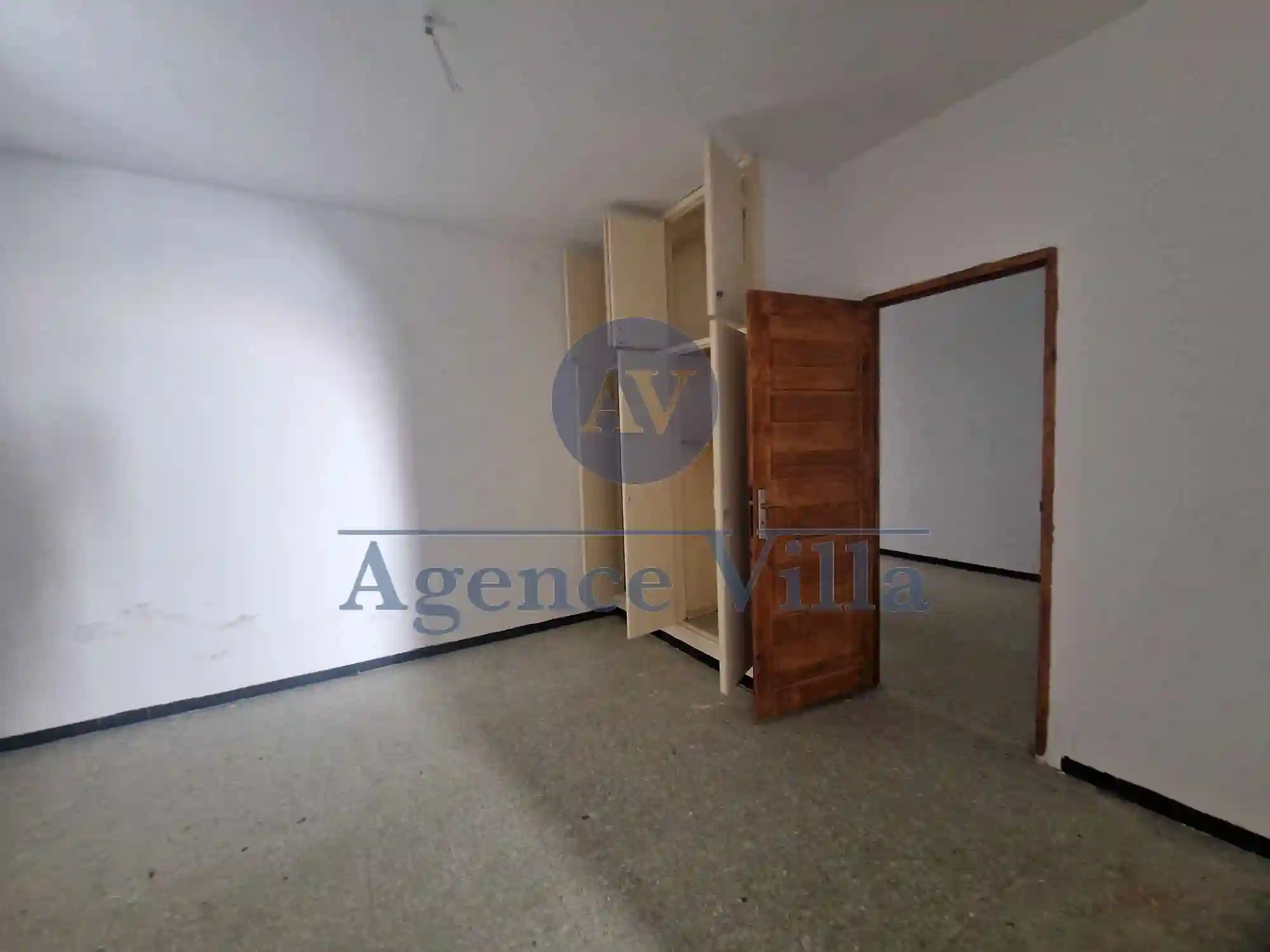 Une Villa sur Deux Niveaux à Borj Louzir à Borj Louzir - Vue 2