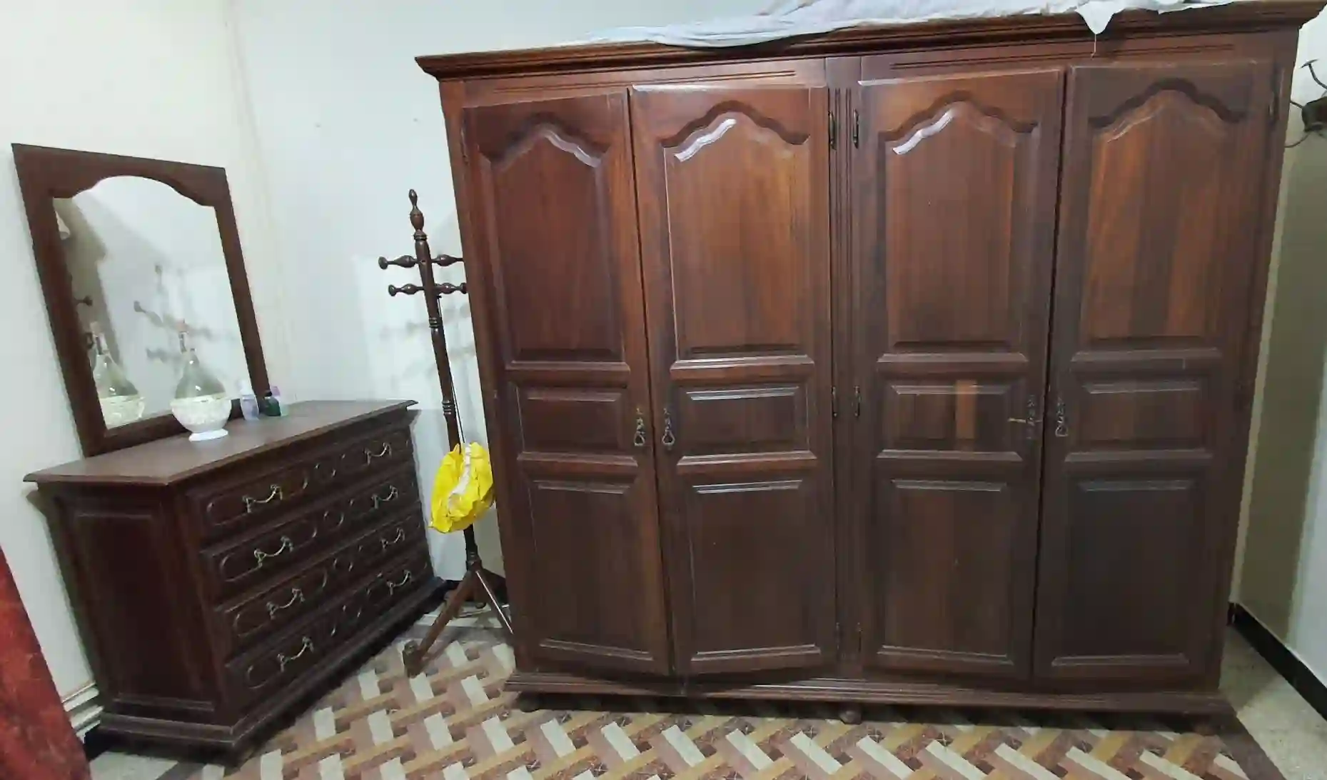Grande Garde Robes Acajou Avec Coiffeuse à Bab Souika