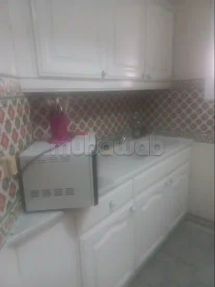 Superbe Appartement à Louer à Cité Ennasr 21 Pièce TV - Vue 1