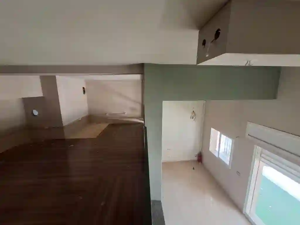 À Louer – Spacieux Local Commercial de 80 m² Avec Mezzanine à mou