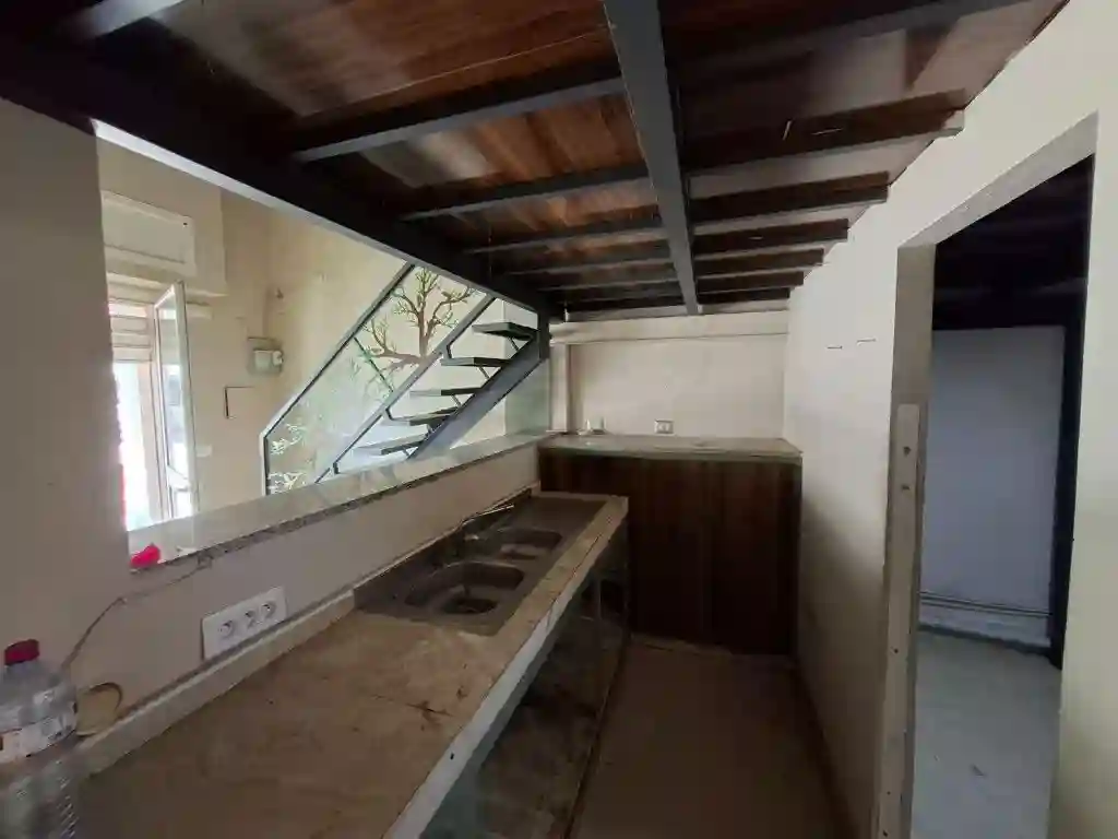 À Louer – Spacieux Local Commercial de 80 m² Avec Mezzanine à mou - Vue 3