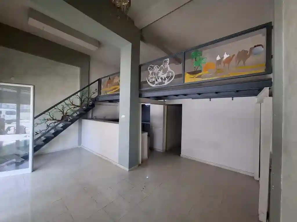 À Louer – Spacieux Local Commercial de 80 m² Avec Mezzanine à mou - Vue 7