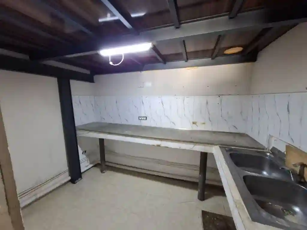 À Louer – Spacieux Local Commercial de 80 m² Avec Mezzanine à mou - Vue 8