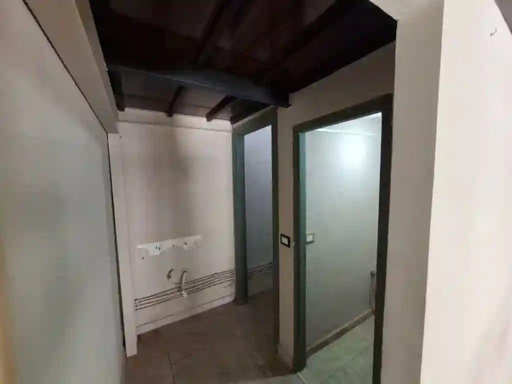 À Louer – Spacieux Local Commercial de 80 m² Avec Mezzanine à mou - Vue 9