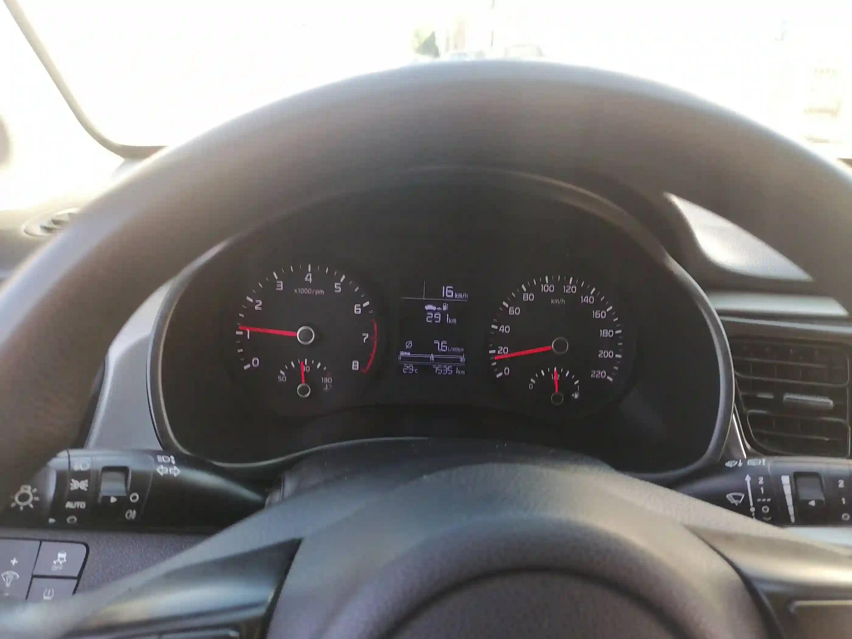 kia rio Coupé - Vue 2