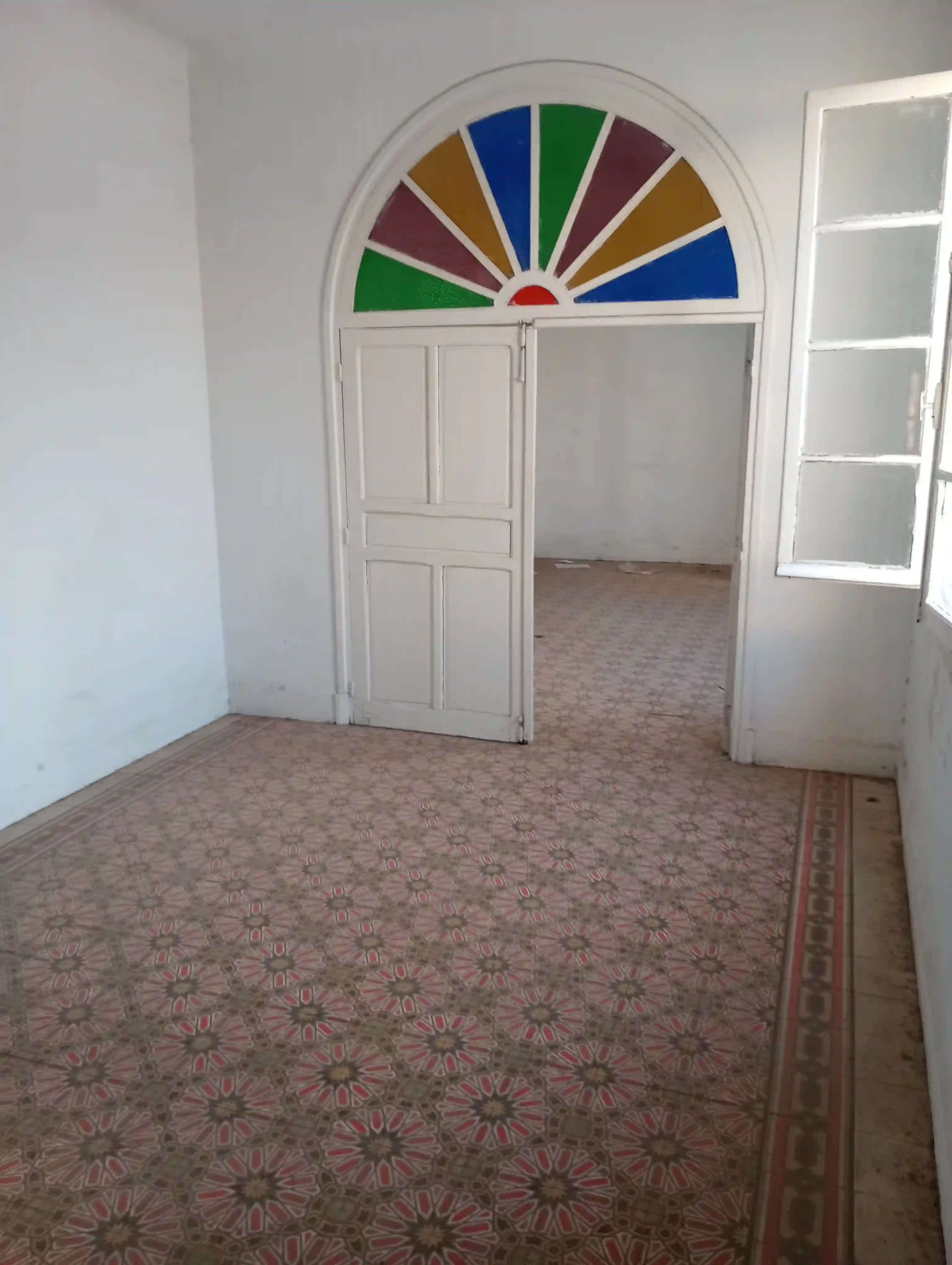 Maison Arabe Avec Étage et Local Commercial à El Halfaouine