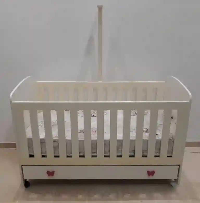Lit de Bébé Avec ses Équipements à Sfax Sud - Vue 3