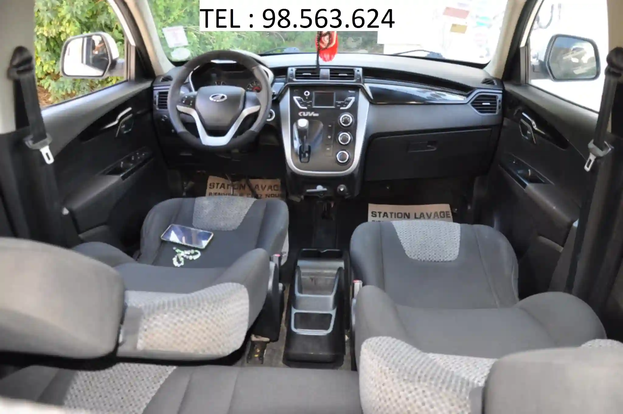 Mahindra Kuv 100 - Vue 2