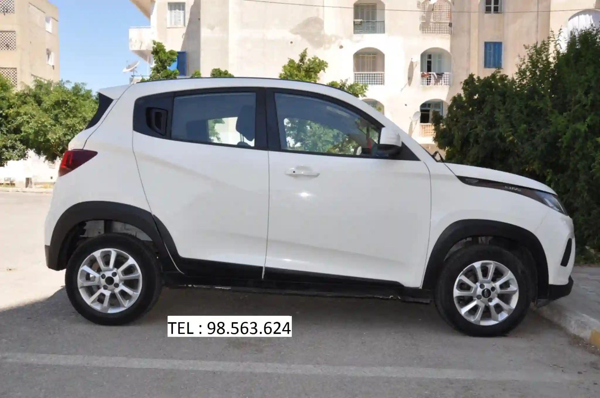 Mahindra Kuv 100 - Vue 4